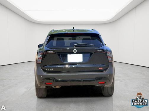Super Black 2025 Nissan Kicks SR