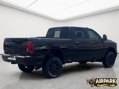 Diamond Black Crystal Pearlcoat 2026 RAM 2500 Big Horn Crew Cab 4x4 6'4' Box