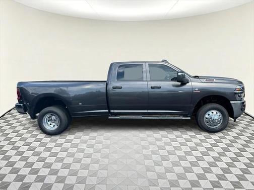 2025 RAM 3500 Tradesman Crew Cab 4x4 8' Box