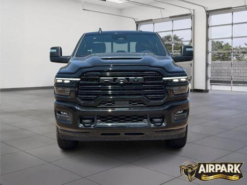 Diamond Black Crystal Pearlcoat 2026 RAM 2500 Laramie