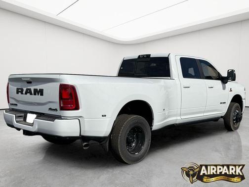 2026 RAM 3500 Laramie Crew Cab 4x4 8' Box