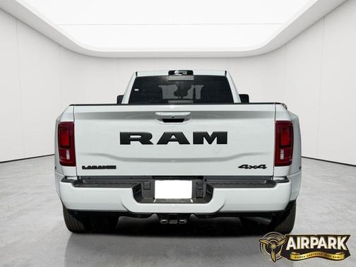 2026 RAM 3500 Laramie Crew Cab 4x4 8' Box