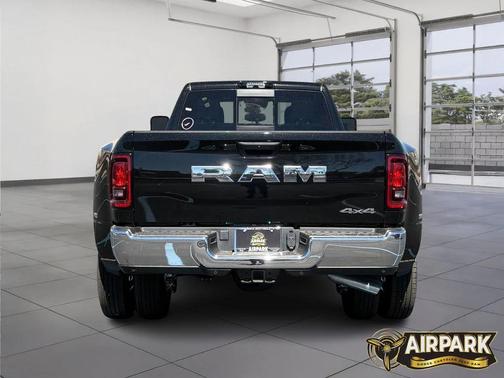 2026 RAM 3500 Tradesman Crew Cab 4x4 8' Box