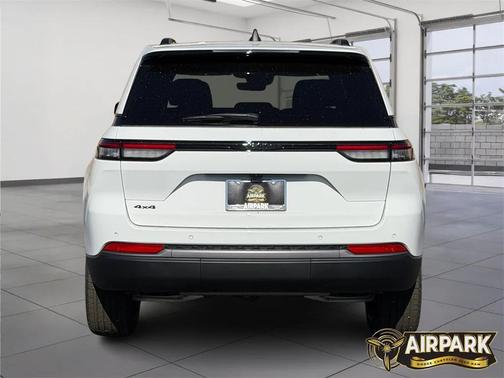 2026 Jeep Grand Cherokee Altitude