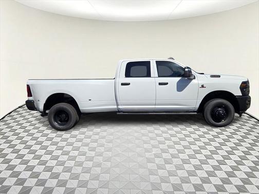 2025 RAM 3500 Tradesman Crew Cab 4x4 8' Box