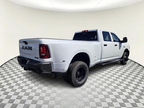 2025 RAM 3500 Tradesman Crew Cab 4x4 8' Box