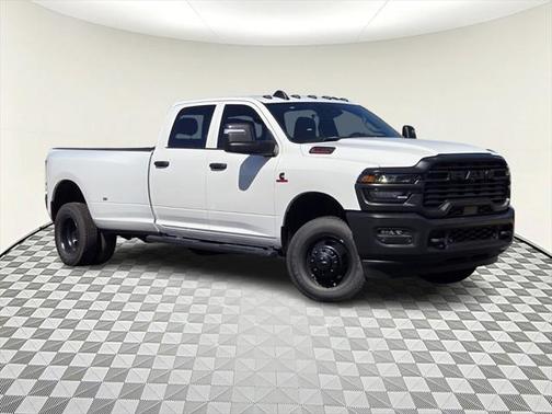 2025 RAM 3500 Tradesman Crew Cab 4x4 8' Box