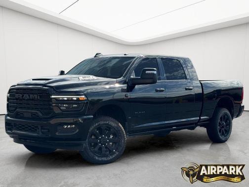 Diamond Black Crystal Pearlcoat 2026 RAM 2500 Laramie