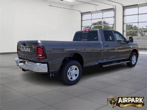 2025 RAM 3500 Tradesman Crew Cab 4x2 8' Box