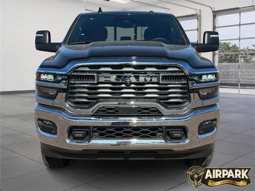 2025 RAM 2500 Tradesman Crew Cab 4x4 6'4' Box