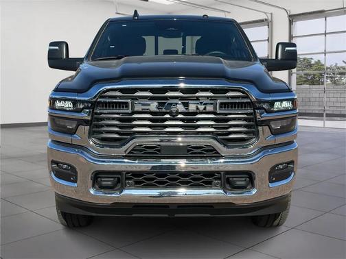 2025 RAM 2500 Tradesman Crew Cab 4x4 6'4' Box