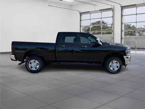 2025 RAM 2500 Tradesman Crew Cab 4x4 6'4' Box
