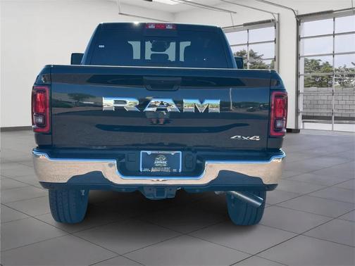 2025 RAM 2500 Tradesman Crew Cab 4x4 6'4' Box