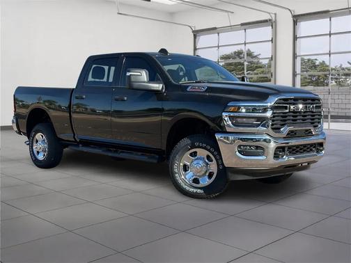 2025 RAM 2500 Tradesman Crew Cab 4x4 6'4' Box
