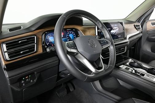 2025 Volkswagen Atlas 2.0T SE w/ Technology