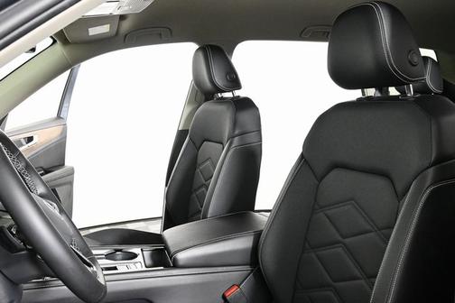 2025 Volkswagen Atlas 2.0T SE w/ Technology