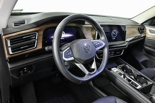 2025 Volkswagen Atlas 2.0T SE w/ Technology