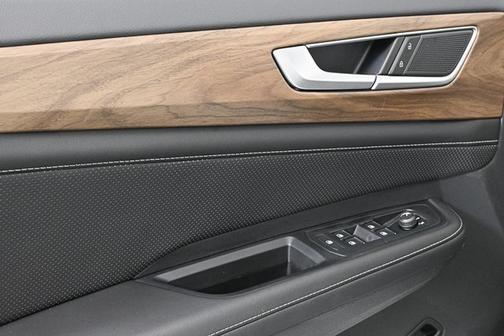 2025 Volkswagen Atlas 2.0T SE w/ Technology