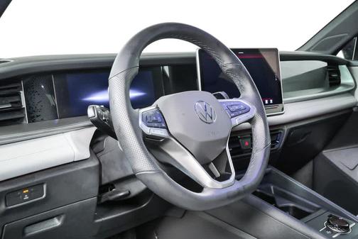 Deep Black Pearl Effect 2025 Volkswagen Tiguan 2.0T SE R-Line Black
