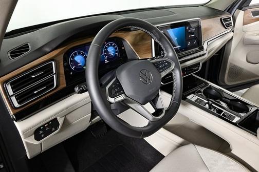 2024 Volkswagen Atlas 2.0T SE w/ Technology