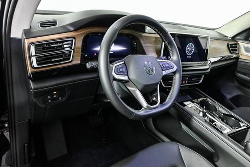 2024 Volkswagen Atlas 2.0T SE w/ Technology