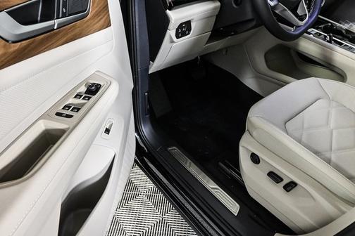 2025 Volkswagen Atlas 2.0T SE w/ Technology