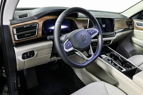 2025 Volkswagen Atlas 2.0T SE w/ Technology