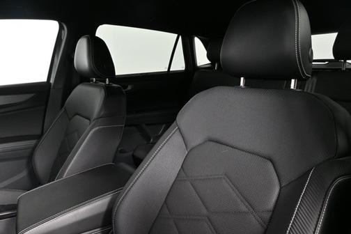 2024 Volkswagen Atlas Cross Sport 2.0T SE w/ Technology