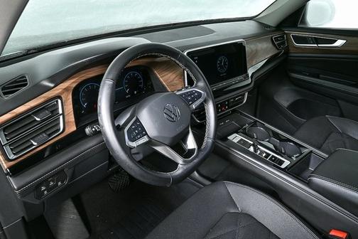 2024 Volkswagen Atlas 2.0T SE w/ Technology