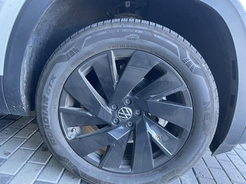 2024 Volkswagen Atlas 2.0T SE w/ Technology