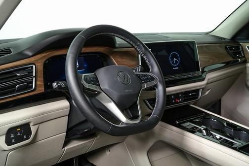 2024 Volkswagen Atlas 2.0T SE w/ Technology