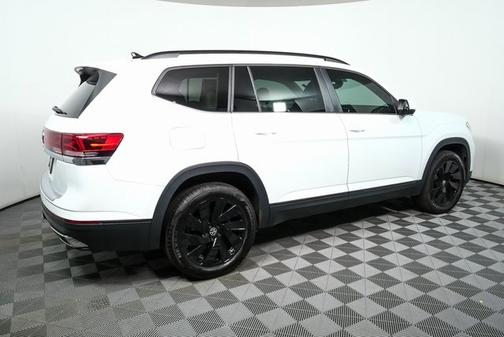 2024 Volkswagen Atlas 2.0T SE w/ Technology