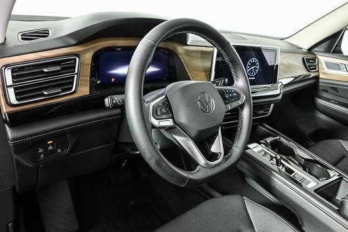 2024 Volkswagen Atlas 2.0T SE w/ Technology