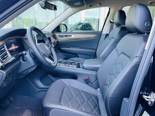 2024 Volkswagen Atlas 2.0T SE w/ Technology