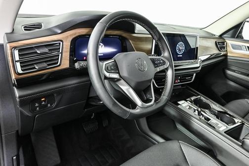 2025 Volkswagen Atlas 2.0T SE w/ Technology