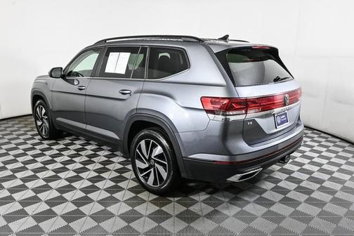 2025 Volkswagen Atlas 2.0T SE w/ Technology