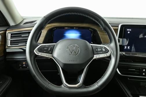 2025 Volkswagen Atlas 2.0T SE w/ Technology