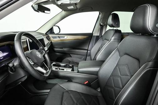 2025 Volkswagen Atlas 2.0T SE w/ Technology