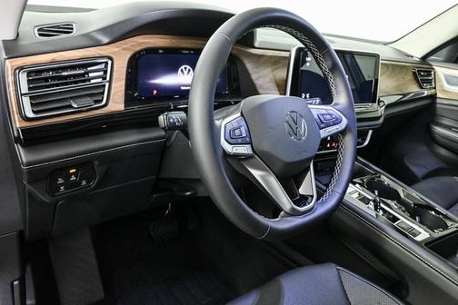 2025 Volkswagen Atlas 2.0T SE w/ Technology