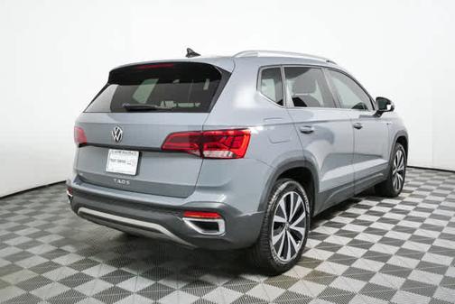 Pure Gray 2023 Volkswagen Taos 1.5T SE
