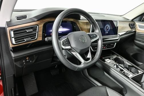 2024 Volkswagen Atlas 2.0T SE w/ Technology