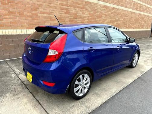 2012 Hyundai Accent SE