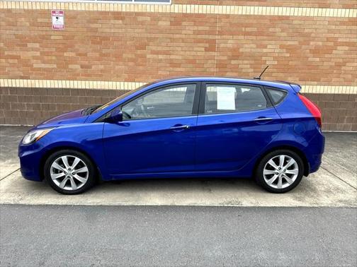 2012 Hyundai Accent SE