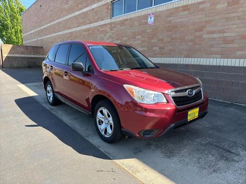 Maroon 2014 Subaru Forester 2.5i