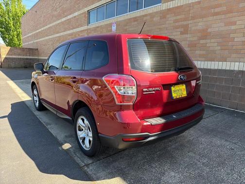 Maroon 2014 Subaru Forester 2.5i