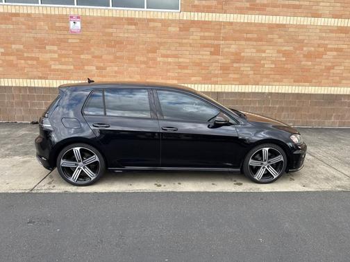 2016 Volkswagen Golf R 4-Door w/DCC & Navigation
