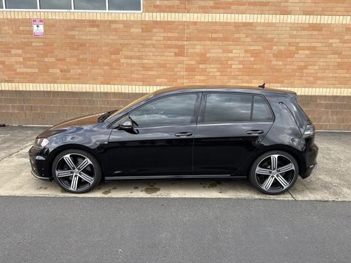 2016 Volkswagen Golf R 4-Door w/DCC & Navigation