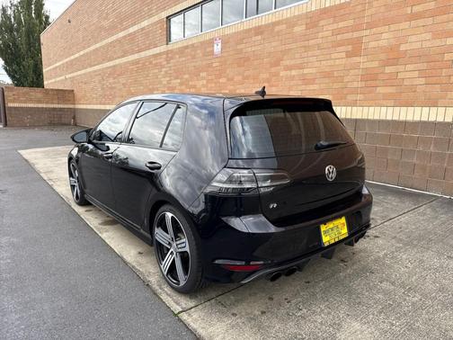 2016 Volkswagen Golf R 4-Door w/DCC & Navigation