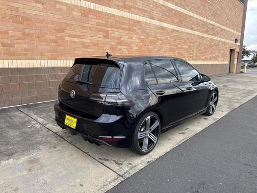 2016 Volkswagen Golf R 4-Door w/DCC & Navigation
