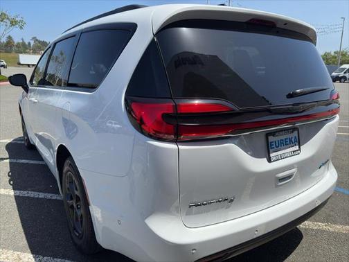 2025 Chrysler Pacifica Hybrid Premium S Appearance Pkg